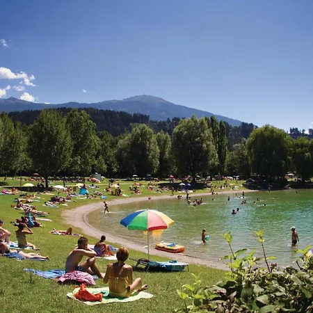 Riesiges Zentrales Mit Parkplatz *