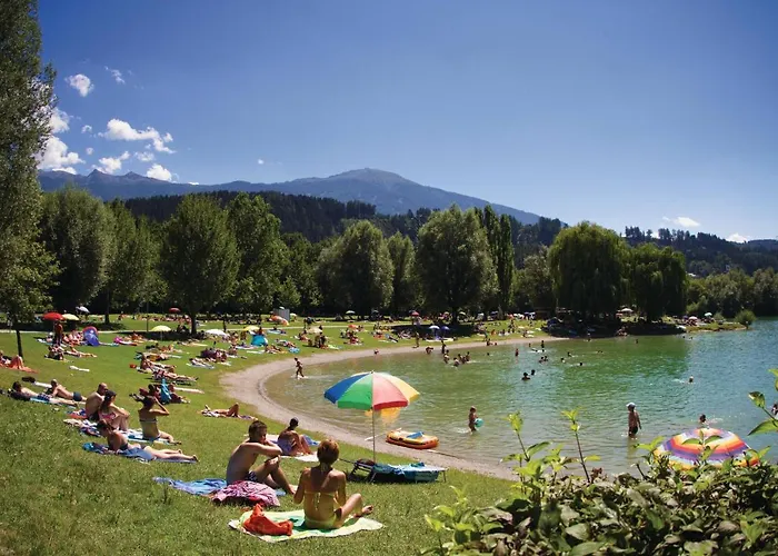 Riesiges Zentrales Mit Parkplatz *