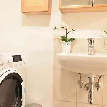 Riesiges Zentrales Mit Parkplatz