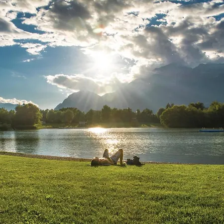 Riesiges Zentrales Mit Parkplatz *