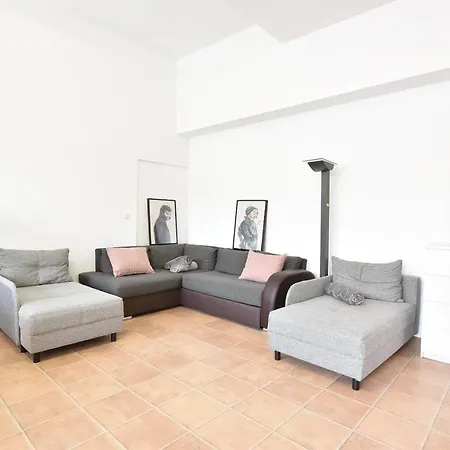 Riesiges Zentrales Mit Parkplatz 因斯布鲁克